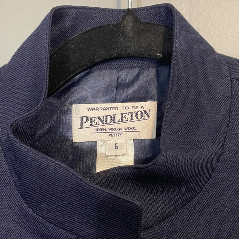 Euc Vtg Pendleton 100% Virgin Wool Navy Cropped B… - image 3